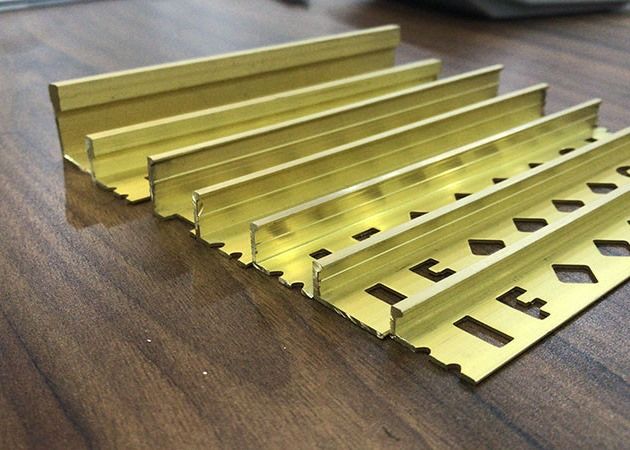 Отделка золота 3.0m декоративная латунная обнажает украшение мебели