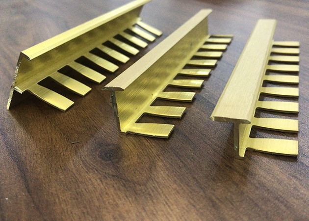 Отделка золота 3.0m декоративная латунная обнажает украшение мебели